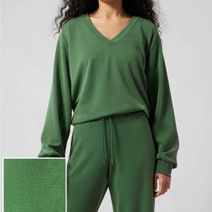 Athleta Seasoft Willow V Neck Sweatshirt Womens Large Vineyard Green Pullover